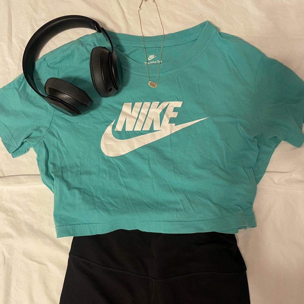 NWOT The Nike Tee Nike teal crop top size xs/small cotton shirt sporty preppy
